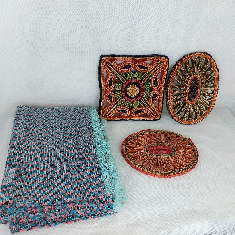 𝅺Handwoven weaving loom doilies tablecloth table linen + 3 straw wicker trivets